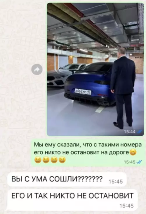 продолжение Смешная картинка №787601 Сотрудники автосалона решили жестко разыграть своего начальника и с помощью нейросетей добавили Путина на фото салона.  Инсульт жопы у начальника гарантирован