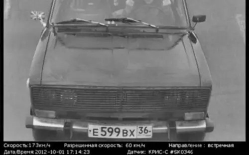 Смешная картинка №526391 Ничего необычного., просто жигуль по встречке со скоростью 173 км/час