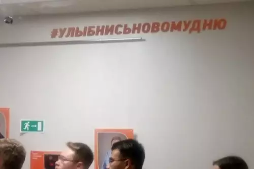 Смешная картинка №708728 Вы как хотите, конечно, а я никаким новомудням улыбаться не собираюсь.