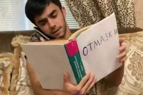 Смешная картинка №685267 Я, когда меня кто-то пригласил встретиться, я согласился, а когда день встречи настал, мне перехотелось с ним встречаться: