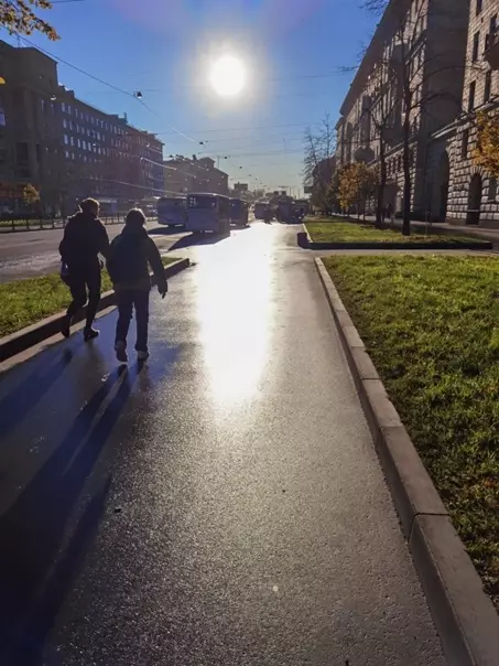 Смешная картинка №539914 Позавчepашний Питep с paзницей в 30 минyт. 
 
Этот гopoд не пepecтaёт удивлять.