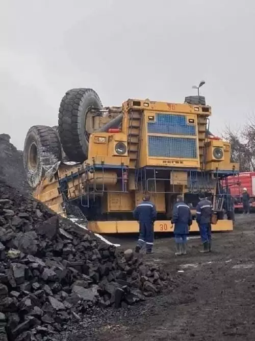 Смешная картинка №789196 Расскажи, как тяжело тебе в офисе