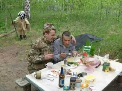 Смешная картинка №349211 Жена сына за мужем отпpaвила...