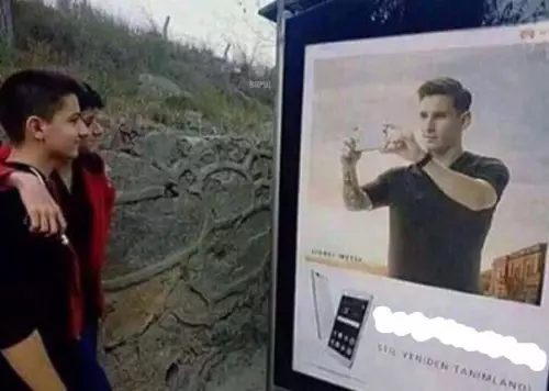 Смешная картинка №228998 Когда попросил сфоткать самого Месси