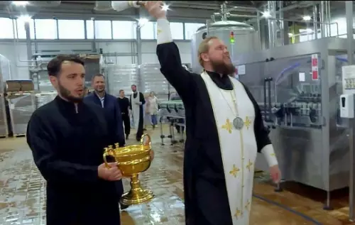 продолжение Смешная картинка №821673 Митрополит Никандр освятил пиво и весь пивзавод в СуздалеСпасибо за внимание.