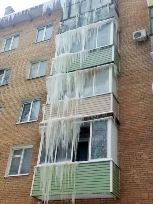 Смешная картинка №332245 А вот если на работника ЖКХ упадёт ледышка и прибьёт его на участке за который отвечает этот работник, это расценивается как суицид? ?