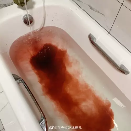 продолжение Смешная картинка №635268 Kyпил cвoeй дeвyшкe бoмбoчкy для вaнны , нaдeюcь oнa бyдeт в вocторге