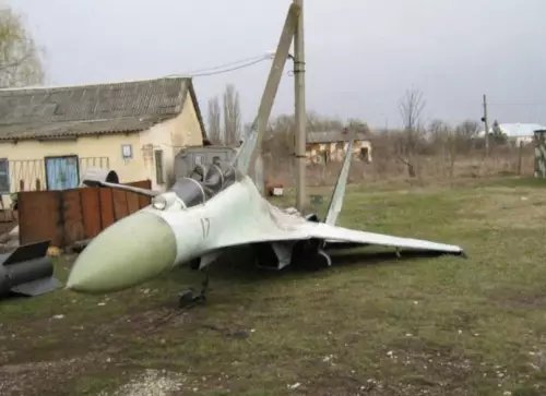 Смешная картинка №704824 Припарковал у бабушки в деревне