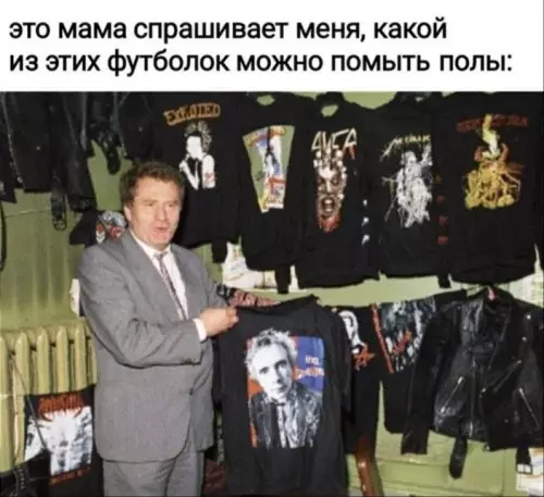 Когда выбор стоит слишком остро 😂 - это мама спрашивает меня, какой из этих футболок можно помыть