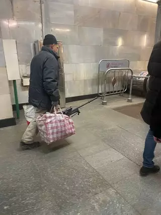 продолжение Смешная картинка №672257 В московском метро был обнаружен худший киллер в истории.

Первый день на работе, сами понимаете