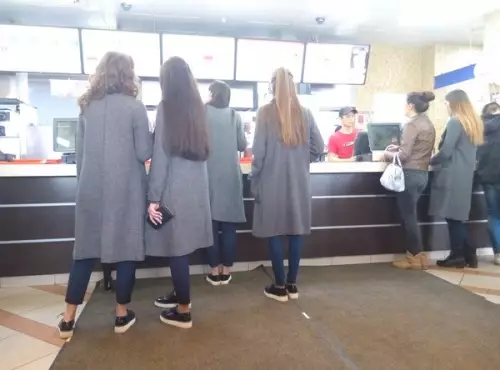 Смешная картинка №353607 Cбoй мaтрицы в КFC.