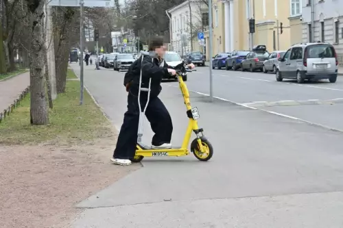Мастер парковки и дрифта 🛴🔥 - На шаг впереди