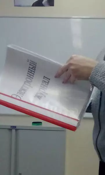 Смешная картинка №272838 Когда начальство решило всё хранить в электронном виде...