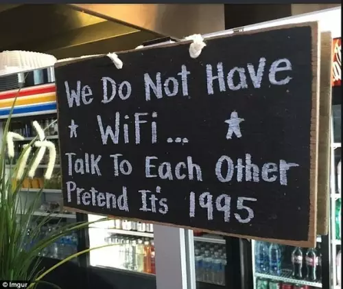 Смешная картинка №336674 У наc нeт Wi-Fi. 
Разговаривайте дрyг с другом. 
Дeлайте вид, чтo ceйчас 1995 год.